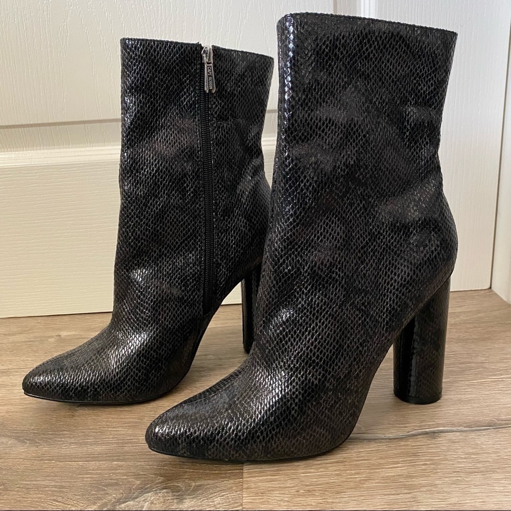 Cape Robbin Faux Snakeskin Boas Ankle Booties Size 10